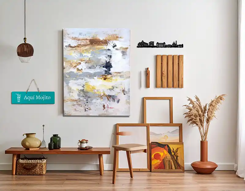 Combinación de cuadros modernos, abstractos y vintage en una pared